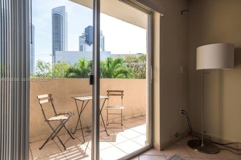 Condo in Sunny Isles Beach, Florida, 1 bedroom  № 2017776 - photo 15