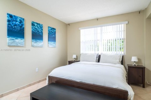 Condo in Sunny Isles Beach, Florida, 1 bedroom  № 2017776 - photo 14