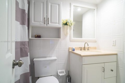 Condo in Sunny Isles Beach, Florida, 1 bedroom  № 2017776 - photo 19