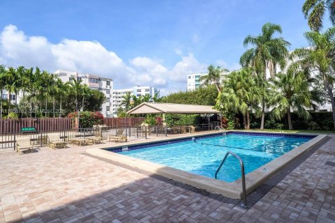 Condo in Sunny Isles Beach, Florida, 1 bedroom  № 2017776 - photo 21