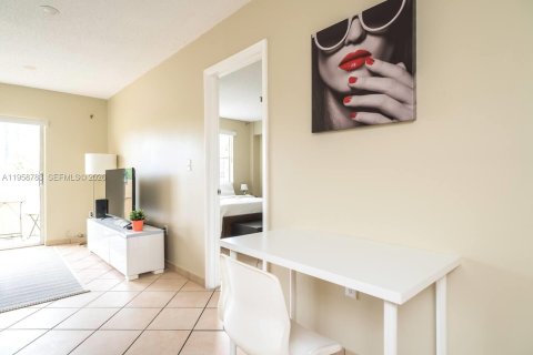 Condo in Sunny Isles Beach, Florida, 1 bedroom  № 2017776 - photo 9