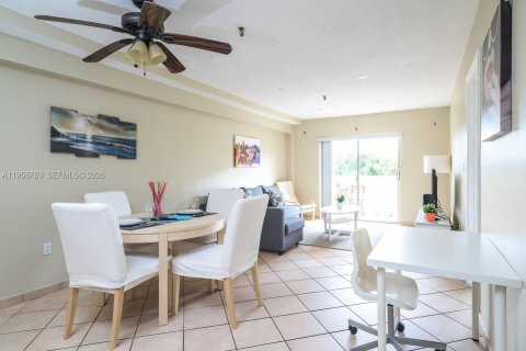 Condo in Sunny Isles Beach, Florida, 1 bedroom  № 2017776 - photo 16