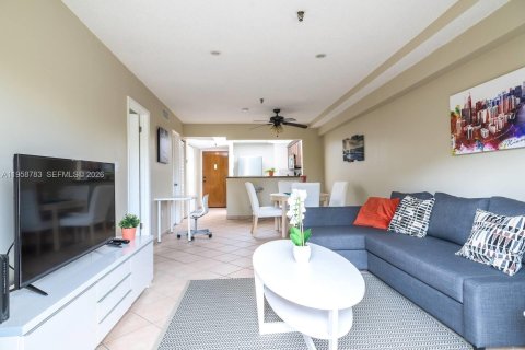 Condo in Sunny Isles Beach, Florida, 1 bedroom  № 2017776 - photo 4