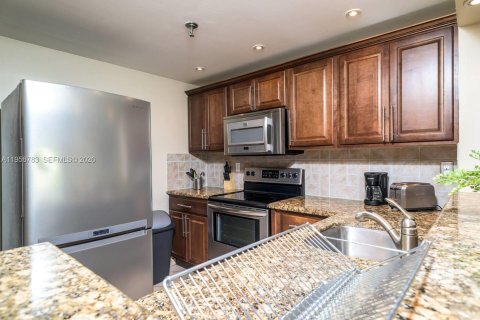 Condo in Sunny Isles Beach, Florida, 1 bedroom  № 2017776 - photo 11