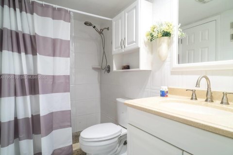 Condo in Sunny Isles Beach, Florida, 1 bedroom  № 2017776 - photo 18