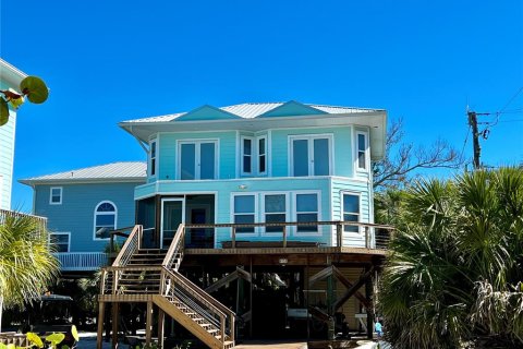 House in Placida, Florida 3 bedrooms, 155.15 sq.m. № 1618641 - photo 1