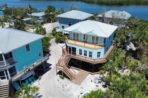 House in Placida, Florida 3 bedrooms, 155.15 sq.m. № 1618641 - photo 6