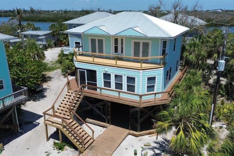 House in Placida, Florida 3 bedrooms, 155.15 sq.m. № 1618641 - photo 4