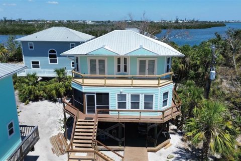 House in Placida, Florida 3 bedrooms, 155.15 sq.m. № 1618641 - photo 5