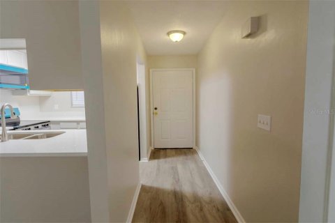 Condo in Zephyrhills, Florida, 2 bedrooms  № 2167495 - photo 3
