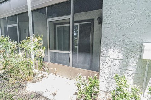 Condo in Zephyrhills, Florida, 2 bedrooms  № 2167495 - photo 15