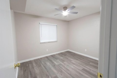 Condo in Zephyrhills, Florida, 2 bedrooms  № 2167495 - photo 8