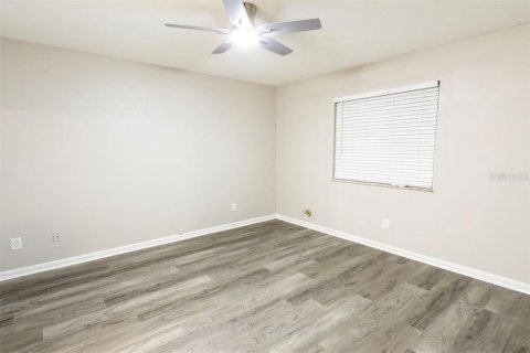 Condo in Zephyrhills, Florida, 2 bedrooms  № 2167495 - photo 13