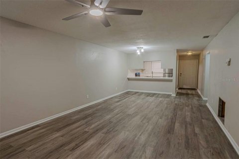 Condo in Zephyrhills, Florida, 2 bedrooms  № 2167495 - photo 7