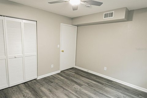 Condo in Zephyrhills, Florida, 2 bedrooms  № 2167495 - photo 9