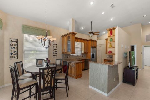 Villa ou maison à vendre à Port St. Lucie, Floride: 3 chambres, 208.19 m2 № 2368400 - photo 16