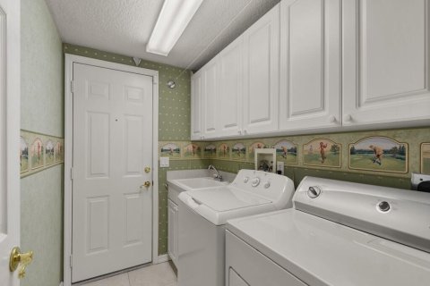 Villa ou maison à vendre à Port St. Lucie, Floride: 3 chambres, 208.19 m2 № 2368400 - photo 30