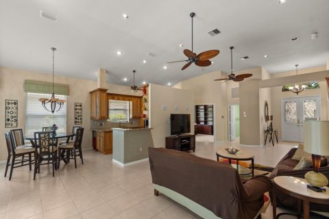 Villa ou maison à vendre à Port St. Lucie, Floride: 3 chambres, 208.19 m2 № 2368400 - photo 13