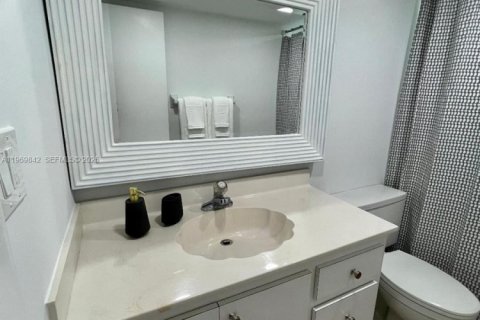 Condominio en alquiler en Miami Beach, Florida, 1 dormitorio, 87.51 m2 № 2030586 - foto 16
