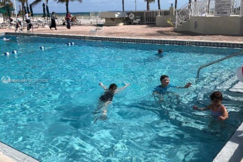 Condominio en alquiler en Miami Beach, Florida, 1 dormitorio, 87.51 m2 № 2030586 - foto 19