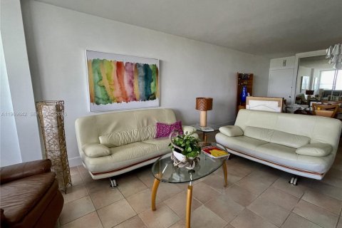 Condominio en alquiler en Miami Beach, Florida, 1 dormitorio, 87.51 m2 № 2030586 - foto 4