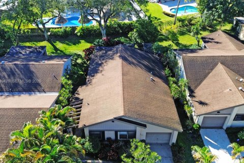 House in Coconut Creek, Florida 2 bedrooms, 128.11 sq.m. № 2005003 - photo 4