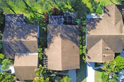 House in Coconut Creek, Florida 2 bedrooms, 128.11 sq.m. № 2005003 - photo 2