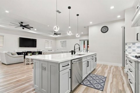 Villa ou maison à vendre à Tampa, Floride: 5 chambres, 304.07 m2 № 2398926 - photo 8