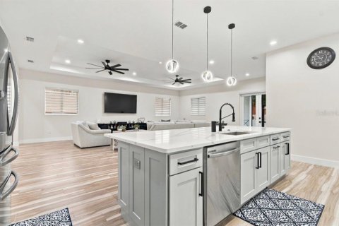 Villa ou maison à vendre à Tampa, Floride: 5 chambres, 304.07 m2 № 2398926 - photo 9