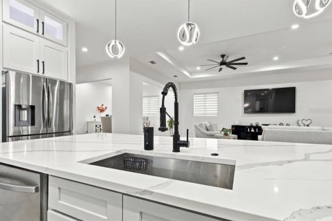 Villa ou maison à vendre à Tampa, Floride: 5 chambres, 304.07 m2 № 2398926 - photo 7