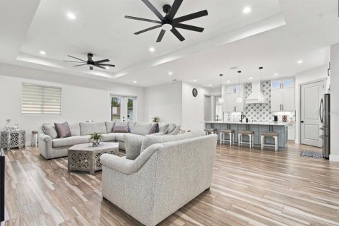 Villa ou maison à vendre à Tampa, Floride: 5 chambres, 304.07 m2 № 2398926 - photo 15