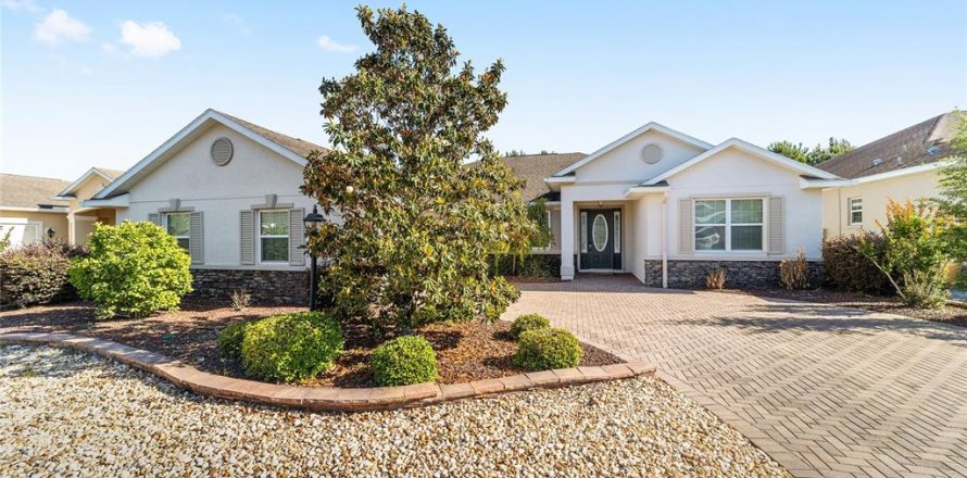 House in Ocala, Florida 3 bedrooms, 250.93 sq.m. № 2122663