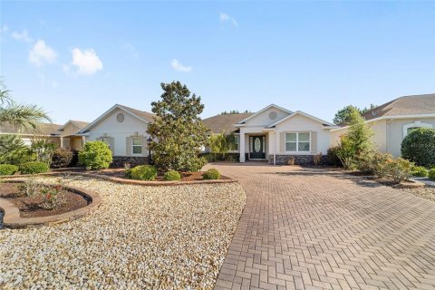 House in Ocala, Florida 3 bedrooms, 250.93 sq.m. № 2122663 - photo 2