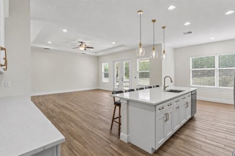 House in Lady Lake, Florida 5 bedrooms, 227.42 sq.m. № 2207807 - photo 21