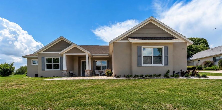 House in Lady Lake, Florida 5 bedrooms, 227.42 sq.m. № 2207807