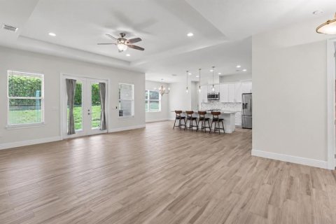 House in Lady Lake, Florida 5 bedrooms, 227.42 sq.m. № 2207807 - photo 22