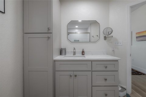 Condo in Tampa, Florida, 2 bedrooms  № 2156408 - photo 23