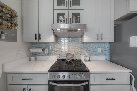 Condo in Tampa, Florida, 2 bedrooms  № 2156408 - photo 9