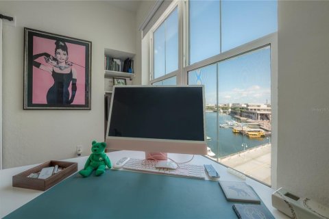 Condo in Tampa, Florida, 2 bedrooms  № 2156408 - photo 28