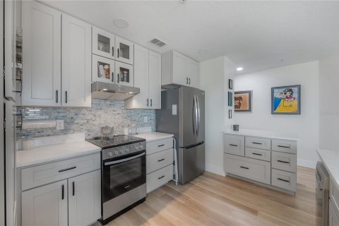 Condo in Tampa, Florida, 2 bedrooms  № 2156408 - photo 10
