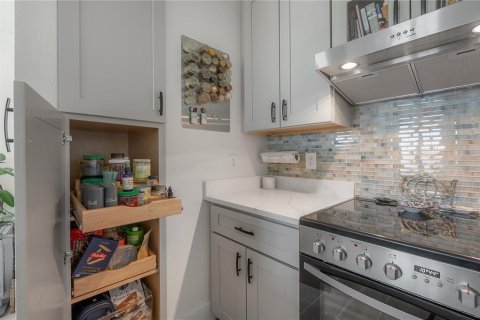 Condo in Tampa, Florida, 2 bedrooms  № 2156408 - photo 8