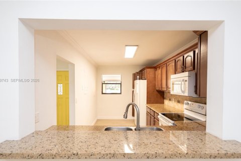 Touwnhouse à louer à Doral, Floride: 2 chambres, 168.15 m2 № 1997663 - photo 9