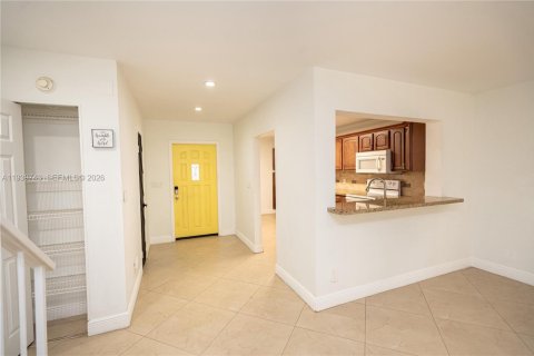 Touwnhouse à louer à Doral, Floride: 2 chambres, 168.15 m2 № 1997663 - photo 5