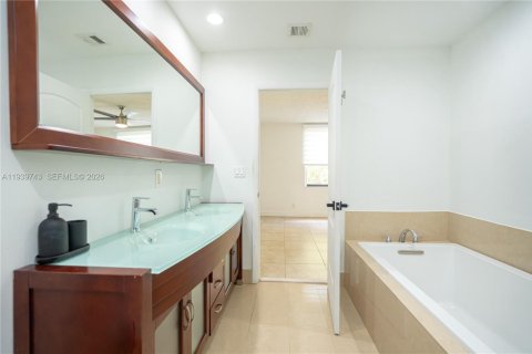 Touwnhouse à louer à Doral, Floride: 2 chambres, 168.15 m2 № 1997663 - photo 29