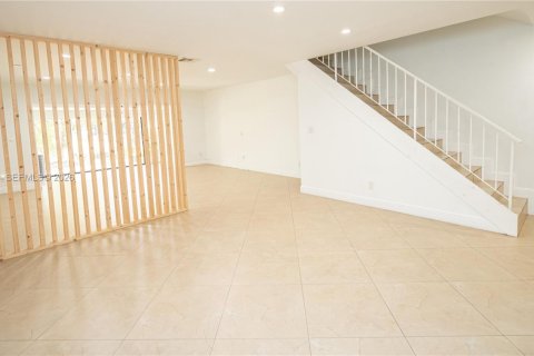 Touwnhouse à louer à Doral, Floride: 2 chambres, 168.15 m2 № 1997663 - photo 14