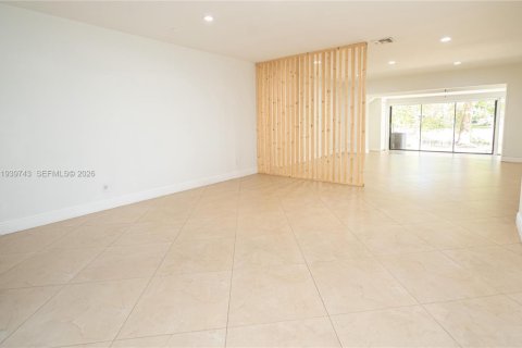 Touwnhouse à louer à Doral, Floride: 2 chambres, 168.15 m2 № 1997663 - photo 12