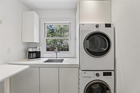House in Orlando, Florida 3 bedrooms, 271.92 sq.m. № 1815296 - photo 13