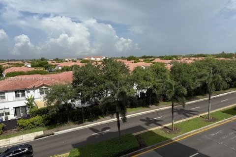 Condo in Doral, Florida, 2 bedrooms № 1936057 - photo 28