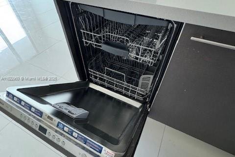 Condo in Doral, Florida, 2 bedrooms № 1936057 - photo 9