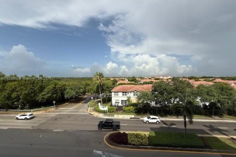 Condo in Doral, Florida, 2 bedrooms № 1936057 - photo 26